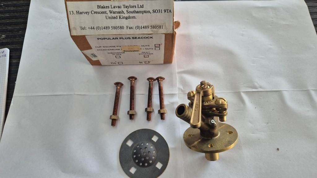 Blakes lavoc taylors seacock 3/4" with inlet strainer and cup square fixing bolts- valvula blakes taylors de 3/4" con rejilla de entrada y tornillos domado cuadrados