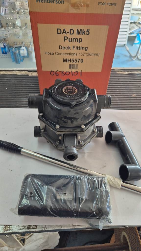 Henderson bilge pump da-d mk5 deck fitting 1"1/2 x38mm mh5570- bomba de achique henderson modelo da-d mk5 con entrada de 1" 1/2 a 38mm